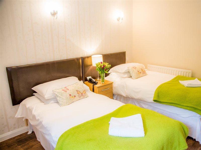 Stay And Relax At The Yew Tree Manuden Exterior foto