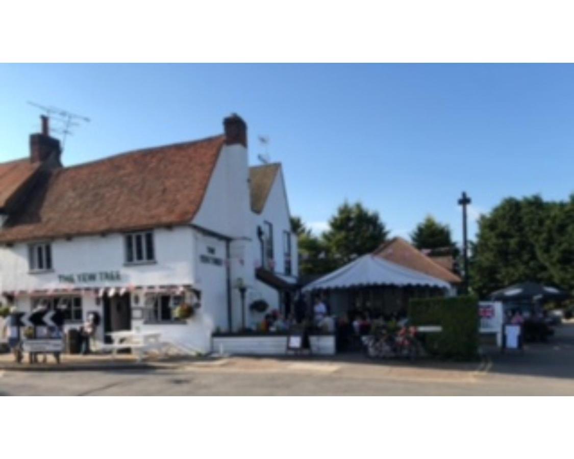 Stay And Relax At The Yew Tree Manuden Exterior foto