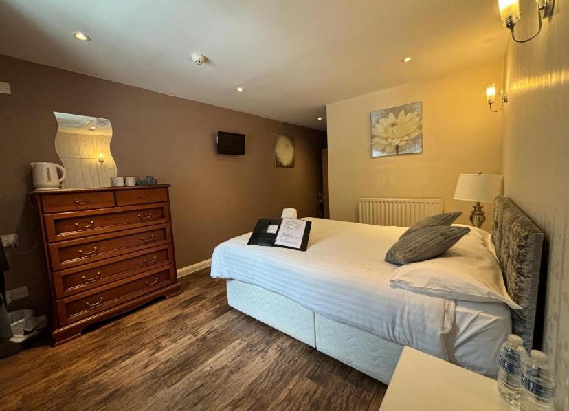 Stay And Relax At The Yew Tree Manuden Exterior foto